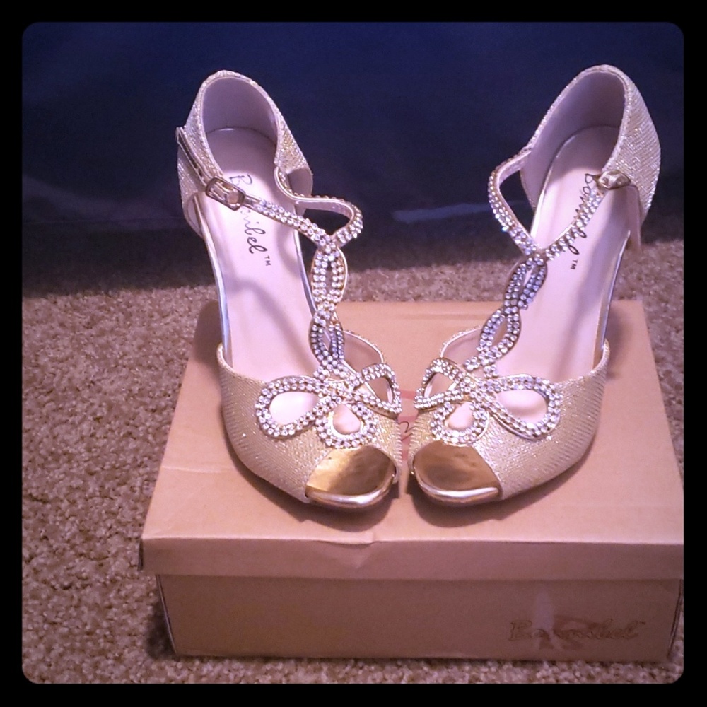 Gold pumps